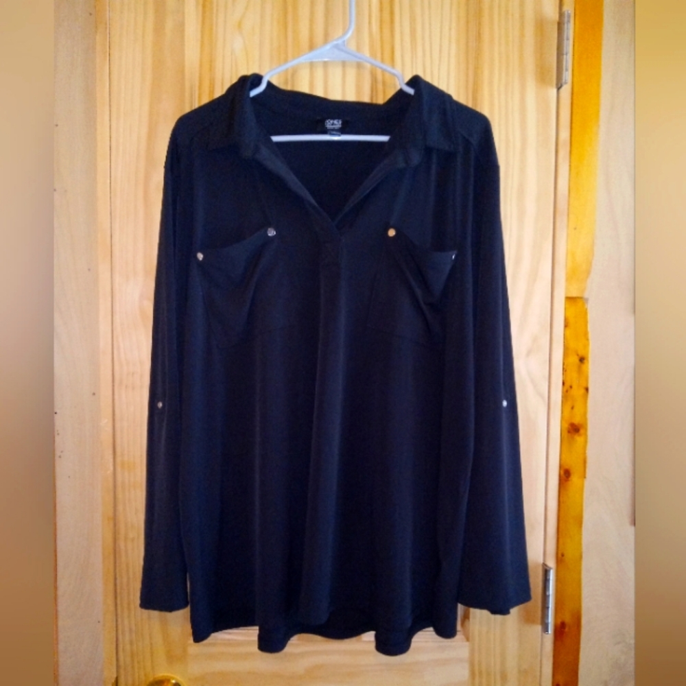 Jones Signature Mid-Arm/long sleeve Blouse- Black